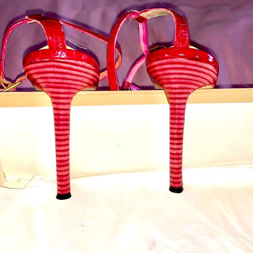 Michael Kors raspberry color ,T crocodile Sandals - Picture 3 of 4